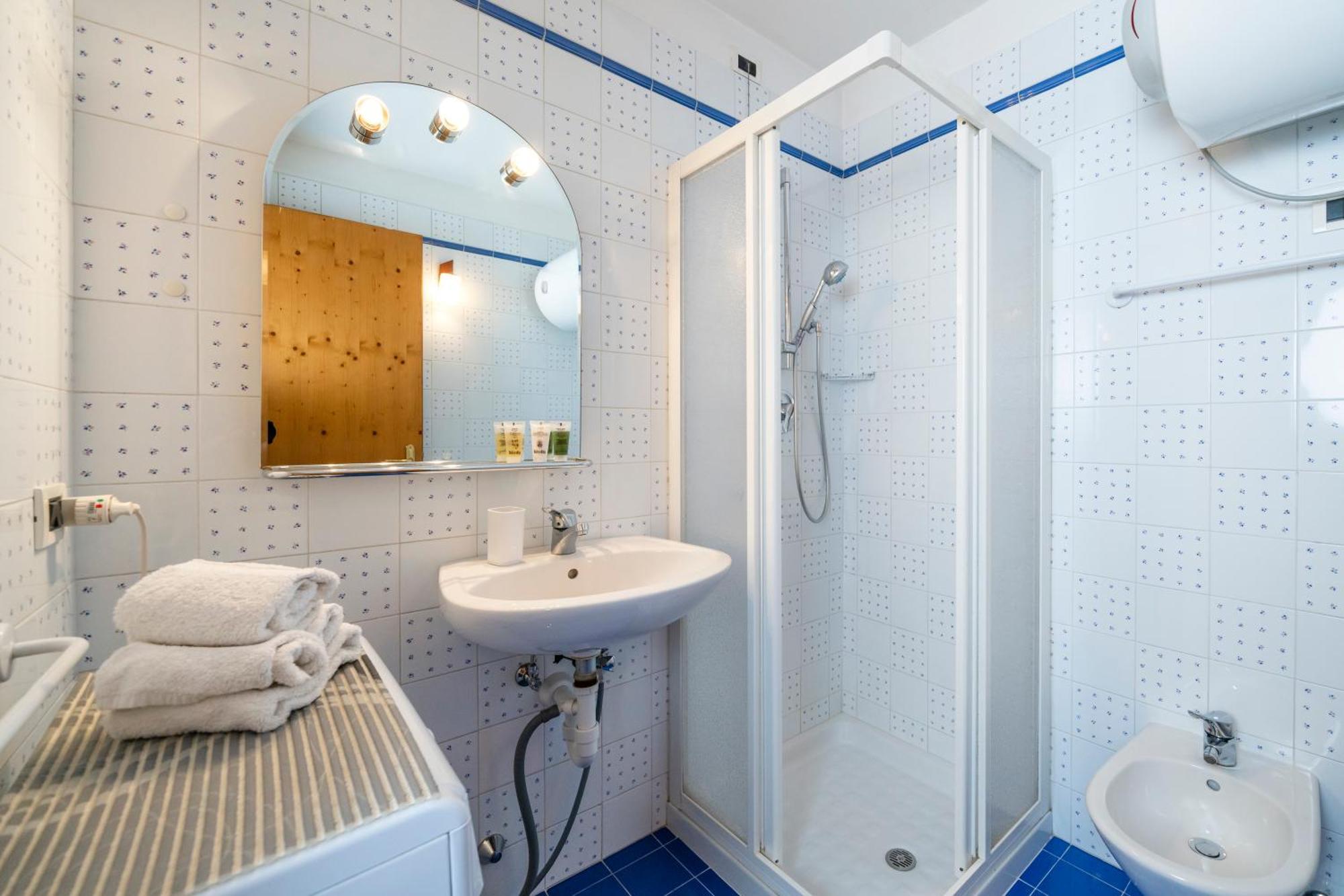 Ciasa Buro - Resh Apartment โมเอนา ภายนอก รูปภาพ