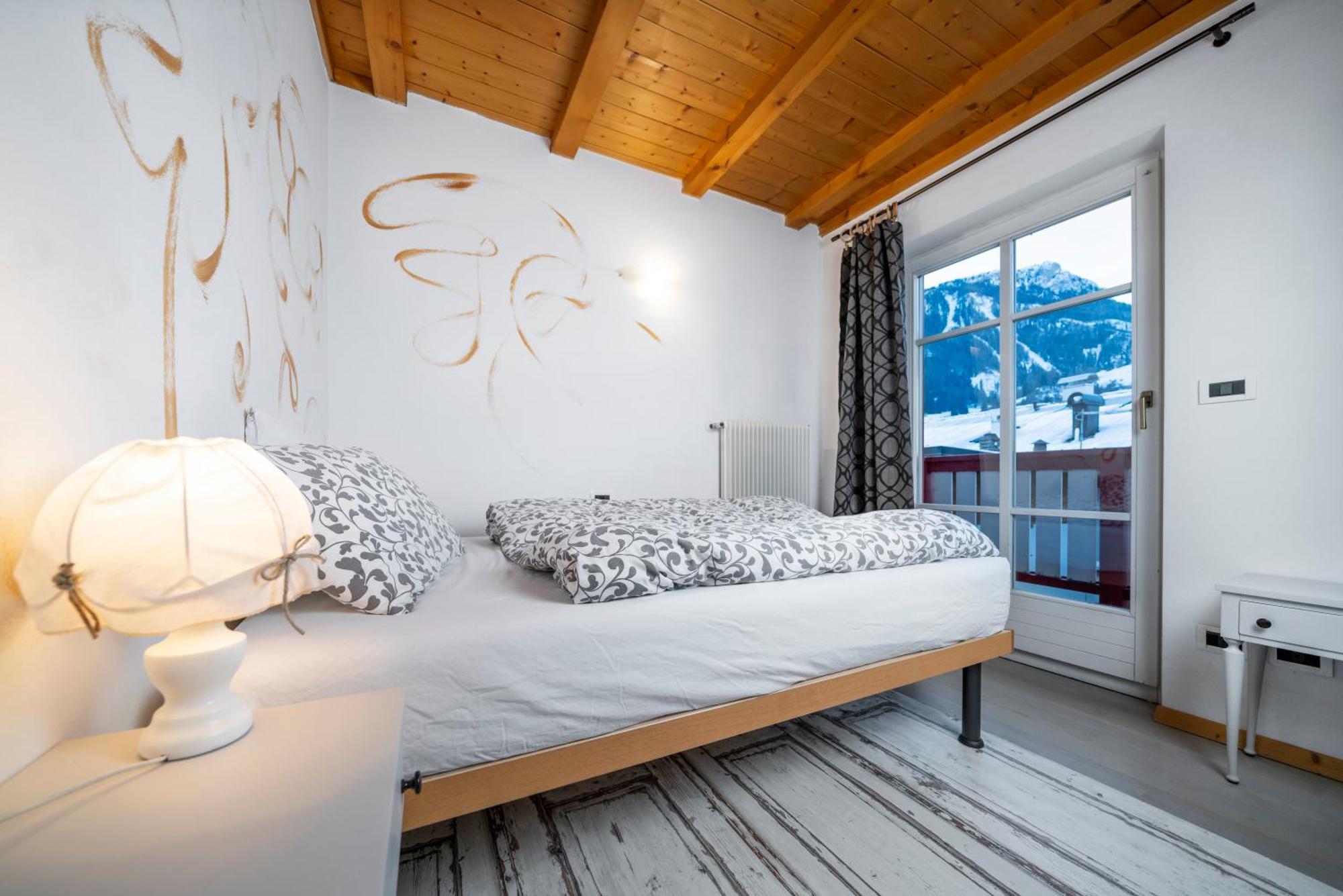 Ciasa Buro - Resh Apartment โมเอนา ภายนอก รูปภาพ